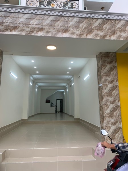 Cho thuê nhà mặt tiền đường Nguyễn Tất Thành 1 Trệt + 2 Lầu, giá 35tr