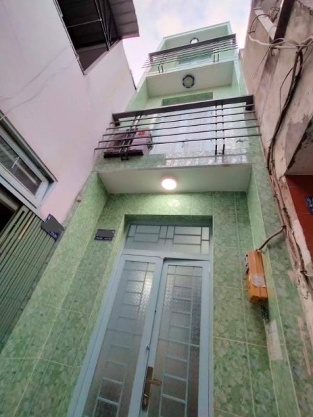 Thuê nhà đường Tôn Đản, Phường 15 Quận 4. Diện tích 12,7m2, Nhà 1 trệt, 2 lầu, 2 toilet