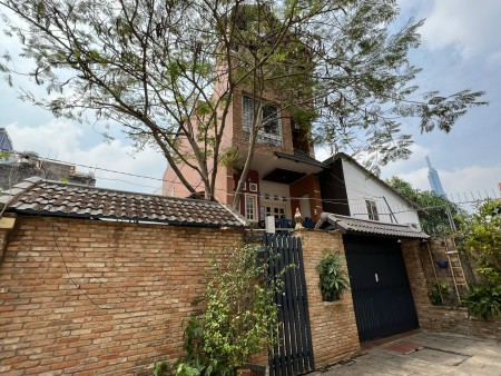 Cần cho thuê gấp nhà sân vườn, nội thất thang máy giá 31,9 triệu