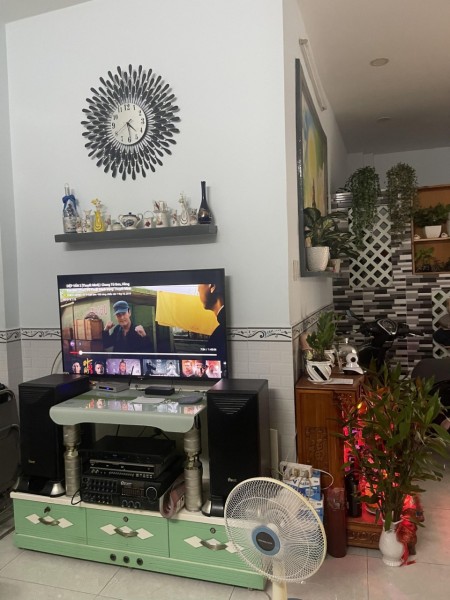 Cho thuê nhà nguyên căn nằm 2 mặt hẻm sạch sẽ, thoáng mát, 2 lầu, 3 phòng ngủ, 3 toilet