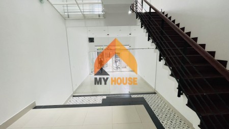 Nhà mới, sạch đẹp 3 lầu sân thượng, Quận 2 30 Triệu/Tháng khu An Phú