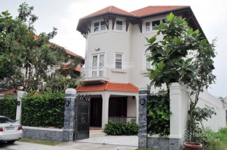 Cho thuê biệt thự cổ đường Nguyễn Du, Quận 1, 230m2, giá thuê 50 triệu/tháng. LH 0919167179