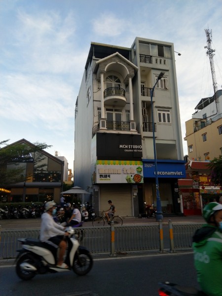 Cho Thuê Mặt Tiền NGUYỄN PHÚC NGUYÊN Quận 3