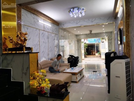 Cho thuê nhà hẻm lớn, quận 1, 230m2, 5PN, 3 lầu, gần đài truyền hình, giá 25 triệu/tháng.