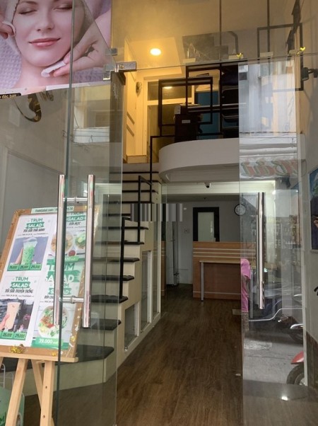 Nhà hẻm Nguyễn Đình Chiểu quận 3 4PN-4WC cho thuê 18 triệu/tháng bao đẹp