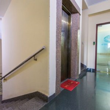 Tòa nhà mặt tiền Quận 1, gần công viên 23/9, 7x20, 9 tầng, thang máy mitsubisi