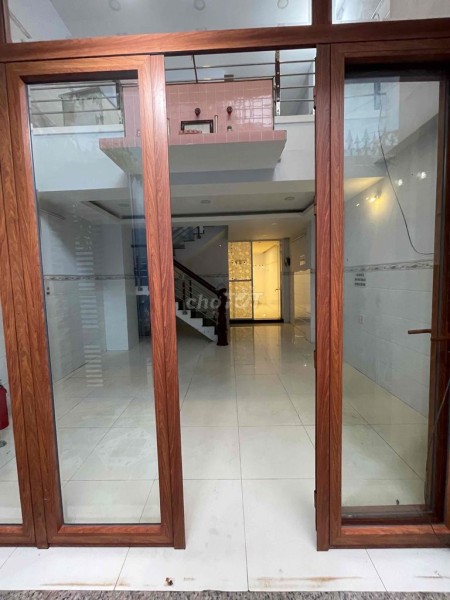 Chính chủ cho thuê nhà nguyên căn 50m2 ở ngã tư xã Quận 11 giá rẻ 13,5 tr/th