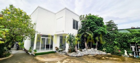 Cho thuê nguyên căn Villa Hồ Bơi - Sân Vườn - Thiết Kế Hiện Đại tại Quận 2