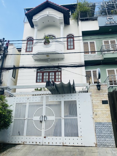 Cho thuê nhà khu Thảo Điền, Quận 2 có thang máy và đầy đủ nội thất