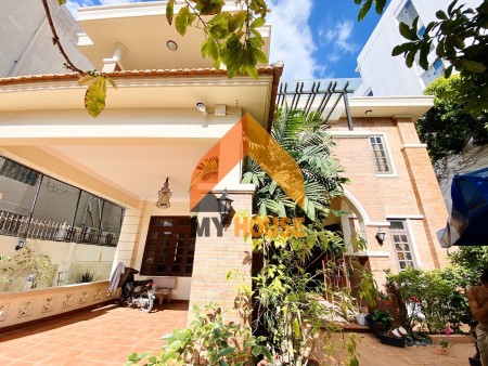 VILLA Hồ bơi 600M2 Quốc Hương Quận 2 mát lắm khách ạ