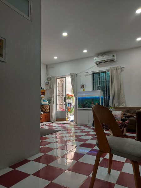 Cho thuê nhà HXH Nguyễn Duy, 3x 15m, nở hậu đẹp 6m, nội thất cơ bản.