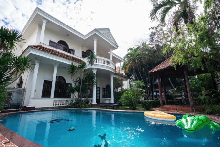 Cho thuê Villa 500m2 Hiện đại hồ bơi sân vườn Quốc hương Thảo điền Quận 2