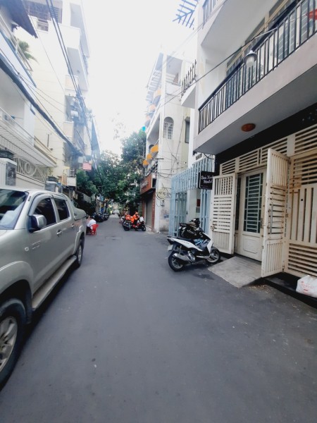 Nhà mới HXH Đường Ba Tháng Hai, Trệt 2 Lầu ST, 5PN 4WC, Diện Tích 3.8x14m, Giá 23 Triệu