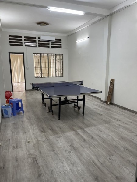 Cho thuê MT Nguyễn Văn Thương Mặt bằng, và tầng 4x18m, 5 phòng, 2 WC.