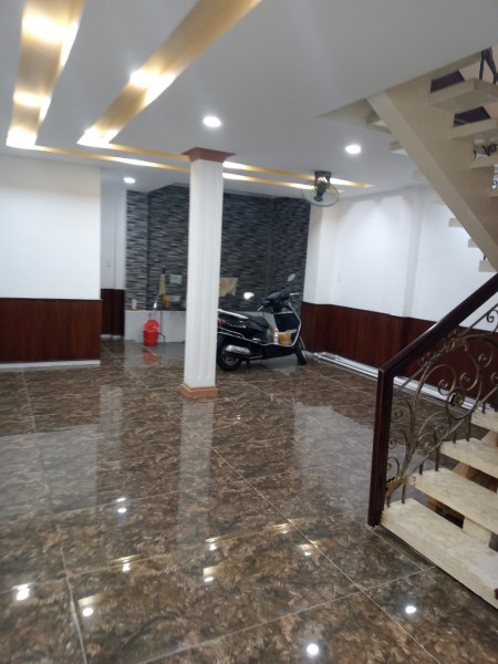 Cho thuê nhà đường Bàu Cát 1 Phường 14 Tân Bình. 6x15m trệt 2 lầu nhà mới trệt trống suốt giá 30TR