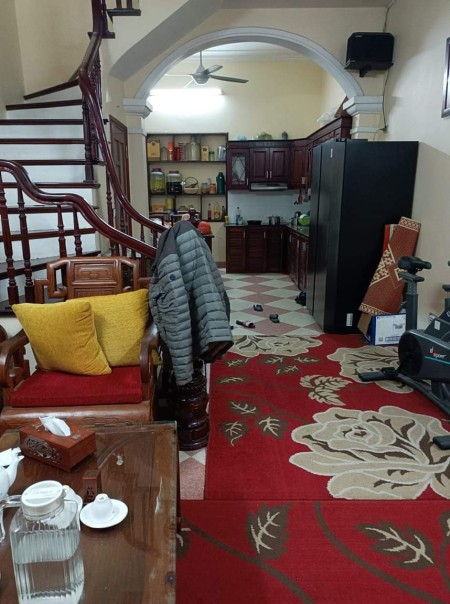 Cho thuê nhà hồ tùng mậu 50m 6pn 4wc nội thất cơ bản điều hòa nón lạnh bàn gế sôfa, 50m2, 6 phòng ngủ, 4 toilet