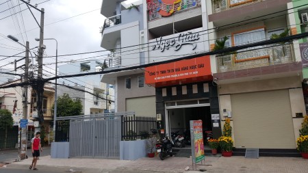 Cho thuê nhà nguyên căn MT đường nhựa ngay ngã 4. Vỉa hè lớn