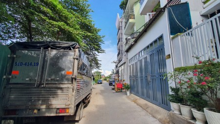 Cho thuê gấp nhà 1 trêt 2 lầu đường Huỳnh Tấn Phát giá 15 tr 5 phòng