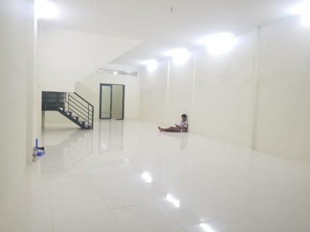 A Hùng cho thuê nhà 6x18 1 Trệt + 1 Lầu, đường 15 ngay chợ Tân Quy giá rẻ 30 tr/th