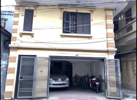 Cho thuê nhà Gara ÔTô, 65m2 x 5 tầng, lô góc, 5 phòng ngủ, Đường Phạm văn đồng, giá 15tr/th