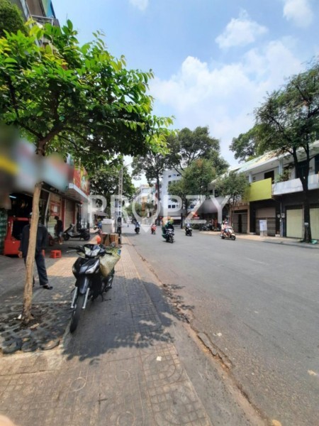 Ngân cho thuê nhà nguyên căn 80m2 trung tâm Quận 5 giá rẻ 38 tr/th, thuận tiện kinh doanh