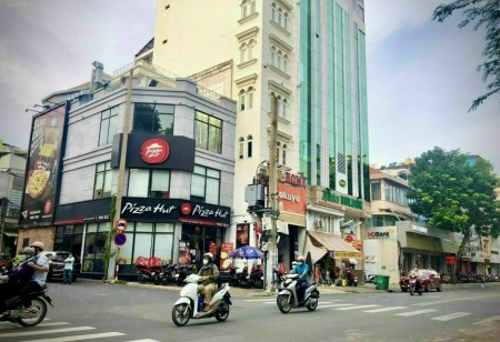 Cho thuê nhà căn Góc 2MT Võ Văn Tần, Q3 DT: 8x18m, 3 lầu, 170 triệu