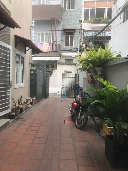 Cho thuê nhà hẻm nội bộ xe hơi đường Hoàng Hoa Thám, P6, Bình Thạnh