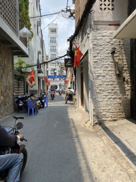 Cho thuê nhà 1 trệt + 1 gác ở đường Phan Đình Phùng Phú Nhuận - giá chỉ 9,5 triệu