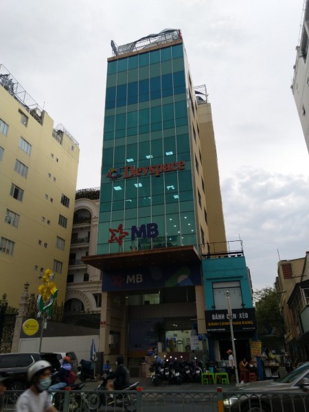 Cho thuê nguyên căn 5 lầu mặt tiền Trần Bình Trọng Q5, có thang máy