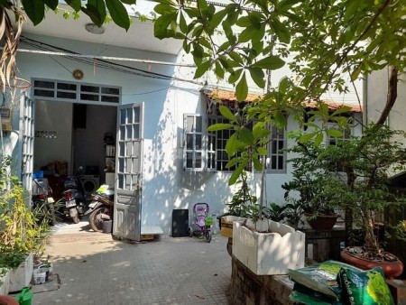 Nhà nguyên căn có sân rộng, thượng trồng rau 1 trệt 1 lầu, giá chỉ 12,5tr/tháng