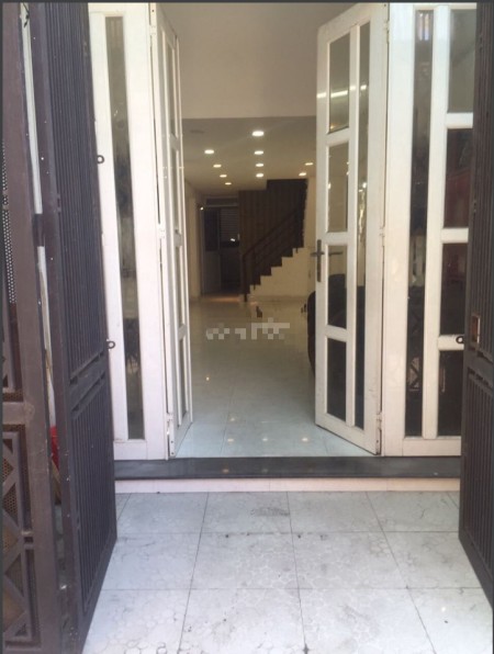 Cần cho thuê nhanh căn nhà ngay trung tâm Quận 3 trên đường Cao Thắng. Dtsd 102m2. Giá 12 Triệu