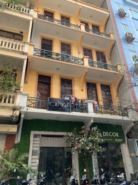 Nhà nguyên căn ngõ ô tô vào tận, nhà 4 tầng, dtsd 130m2 giá 19 Triệu/Tháng