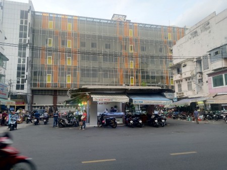 135tr/th nhà cho thuê nguyên căn 750m2 mặt tiền đường Trường Sơn Quận 10