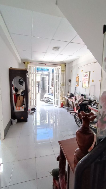 Nhà nguyên căn Tân Phú cho thuê với giá 20tr (tl), 4 tầng, có giếng trời