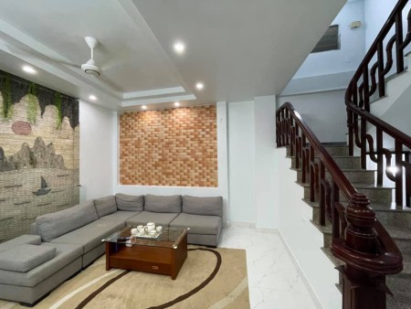 Cho thuê nhà riêng Phố hạ Đình 55m x4t đầy đủ đồ cho hộ gia dình ở giá 11tr/th