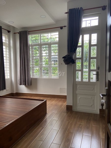 Cho thuê căn biệt thự siêu đẹp Nơ Trang Long có 4 phòng ngủ giá thuê 20 Triệu/Tháng