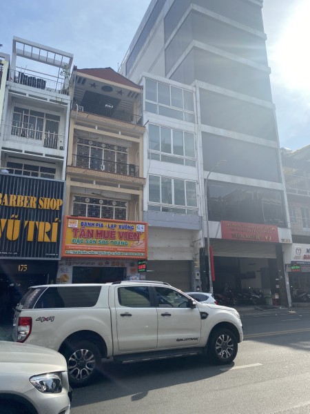 Nhà MT Phan Đình Phùng 400m2, 8PN - 8WC phong thủy tốt hợp KD