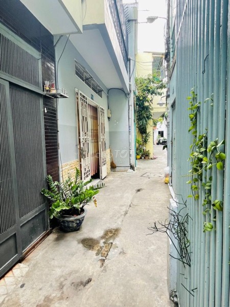 Nhà nguyên căn 3 phòng hẻm ba gác Huỳnh Văn Bánh P13 Phú Nhuận