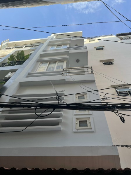 Nhà nguyên căn hẻm ba gác cách hẻm xe hơi 5m (Trần Quang Diệu, Quận 3