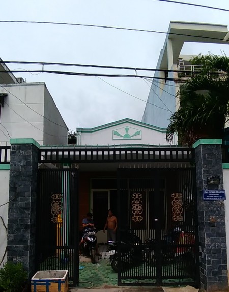 Cho thuê nhà Hóc Môn ngay mặt tiền đường nhựa Tân Hiệp 31.