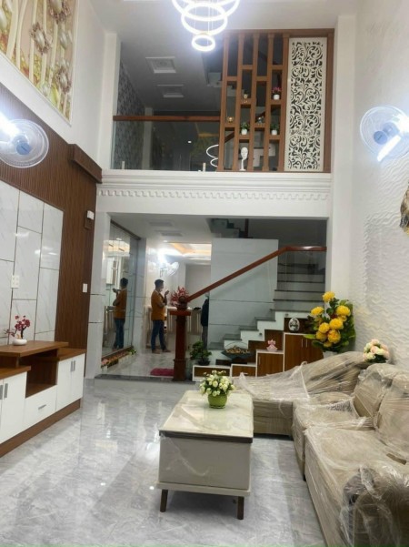 Siêu phẩm mới xây Full nội thất P14 có thang máy Cho thuê