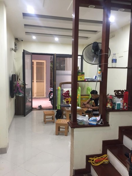 Cho thuê nhà đẹp Đội Cấn 72m2 x 4,5T MT 5m nhà khu phân lô oto đỗ cửa giá 15 tr/th