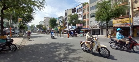 Cho thuê nhà nguyên căn tại trung tâm Bình Thạnh mặt tiền đường, Dt 150m2 giá thuê 30 Triệu/Tháng