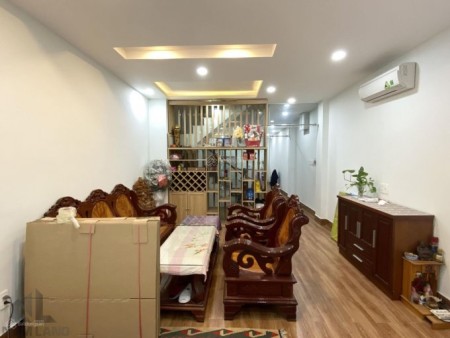 Nhà nguyên căn Quận 2 cho thuê, có hầm xe, 2 lầu giá hỗ trợ chỉ 25 tr/th