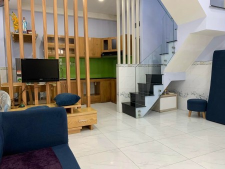 Cho thuê nhà mặt tiền đường Huỳnh Tấn Phát, Quận 7 thuận tiện vừa ở vừa kinh doanh