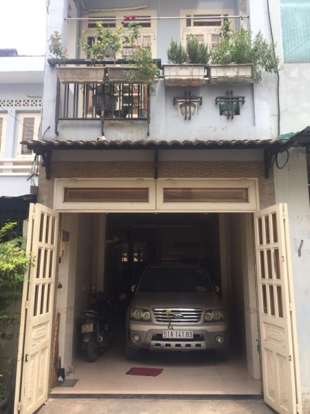 Cho thuê nhà nguyên 80m2 ( 4m x 20m ) có 2 tầng ( 1 trệt, 1 lầu ) ngay ngã 5 chuồng chó. Giá 14Tr