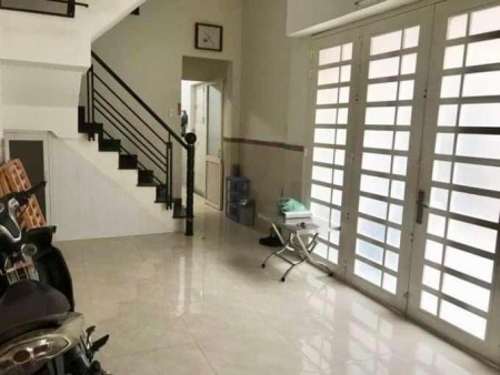 Cho thuê nhà nguyên căn 40m2 1 trệt, 2 lầu, 4 phòng ngủ, 3wc. Là căn góc 2 mặt tiền đường