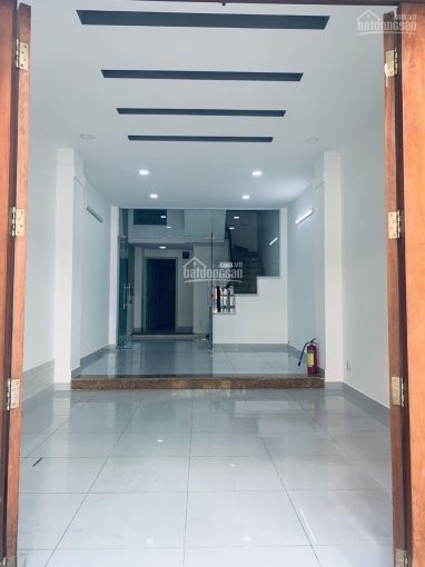 Nhà mới cho thuê dt 64m2, 4 tầng, 6 phòng, giá 35 triệu/tháng. lh 0902689077