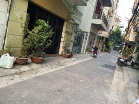 Tài cần cho thuê nhà 75m2, 4 tầng, ngõ ô tô, mặt tiền 5.5m - giá 18 tr/tháng.