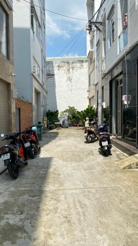 Cần cho thuê nhà nguyên căn tại Đường Lý Thánh Tông, Tân Phú. Diện tích 4mx8.5m giá thuê chỉ 9Tr/Th